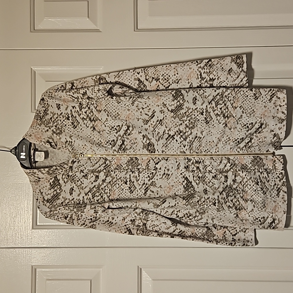 💖  $5 add to bundle Long snake print zip up lightweight jacket💖
